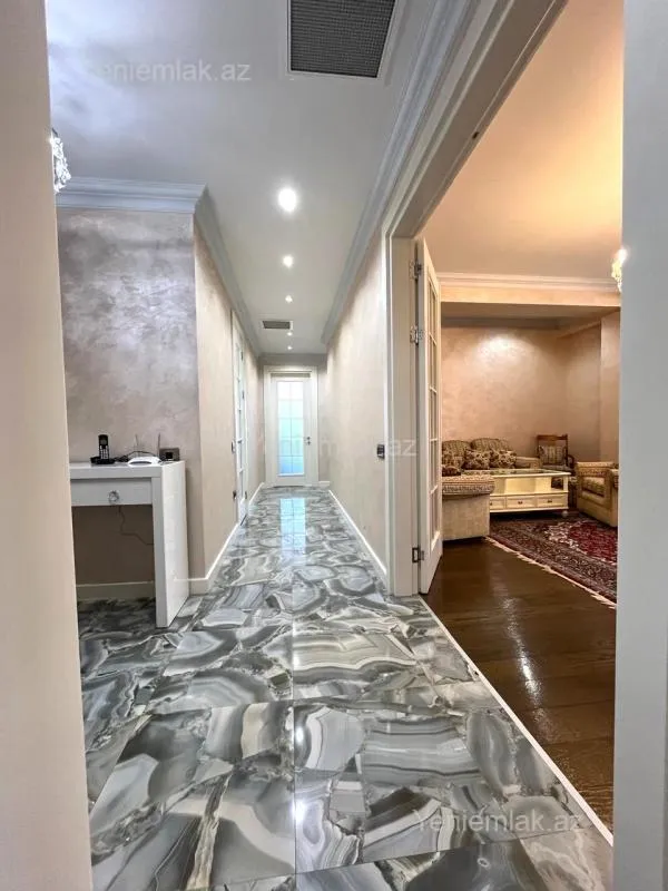Satılır 3 otaqlı yeni tikili 150 m²