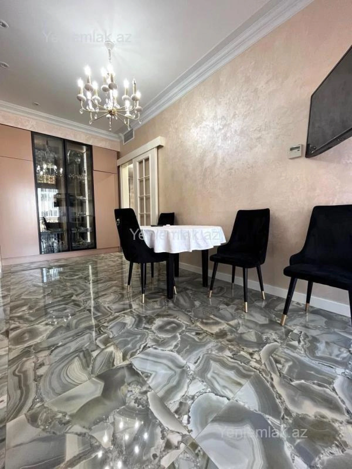 Satılır 3 otaqlı yeni tikili 150 m²