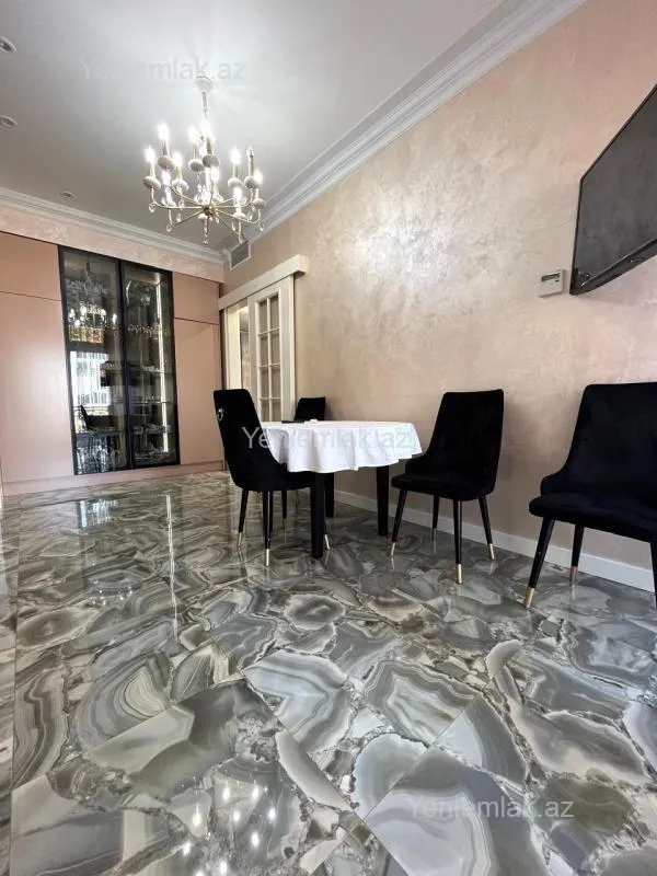 Satılır 3 otaqlı yeni tikili 150 m²