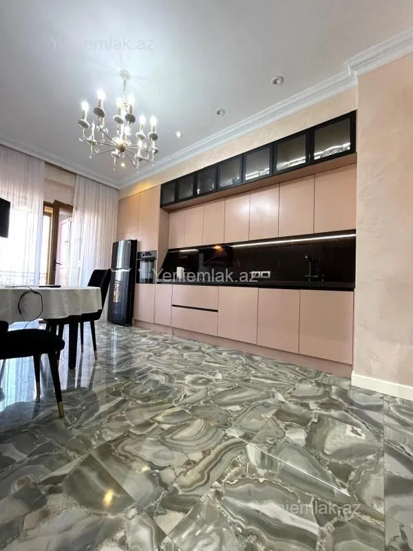 Satılır 3 otaqlı yeni tikili 150 m²