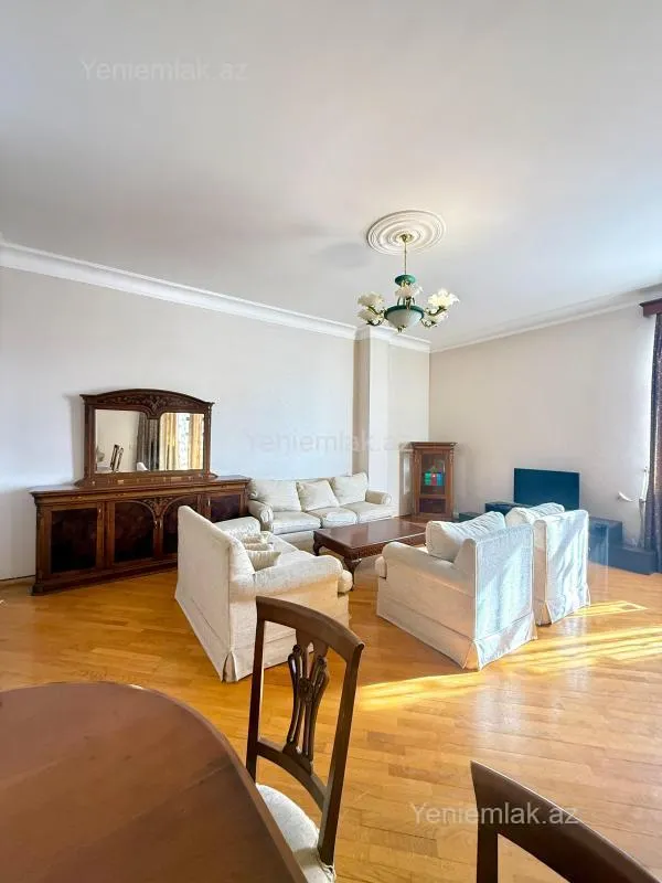 Satılır 3 otaqlı yeni tikili 145 m²