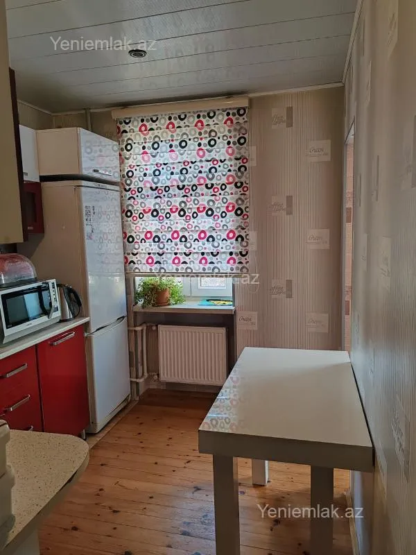 Satılır 3 otaqlı köhnə tikili 85 m²