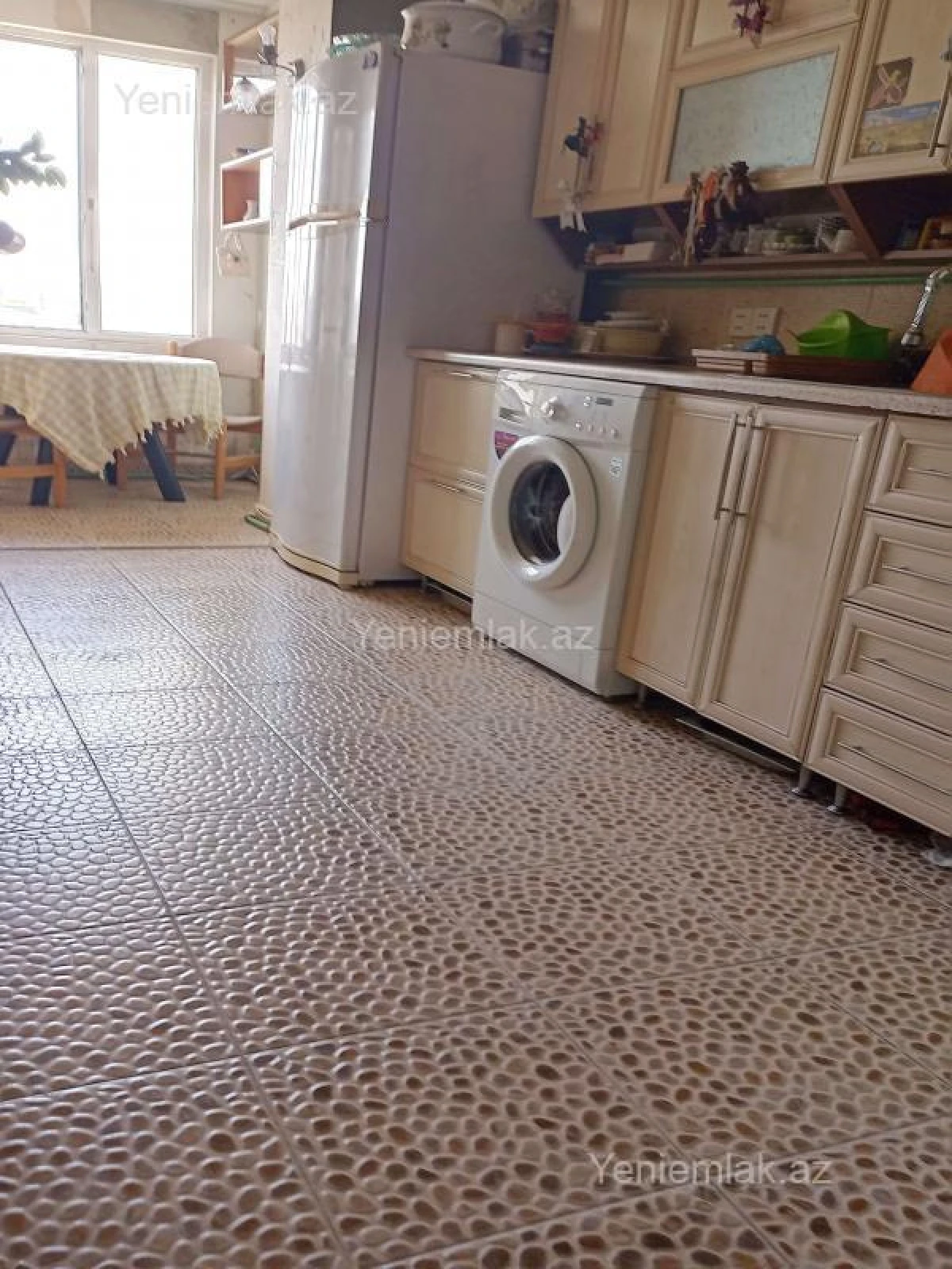Satılır 3 otaqlı köhnə tikili 90 m²