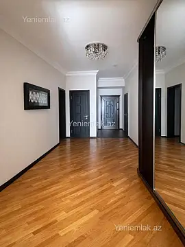 Satılır 3 otaqlı yeni tikili 130 m²
