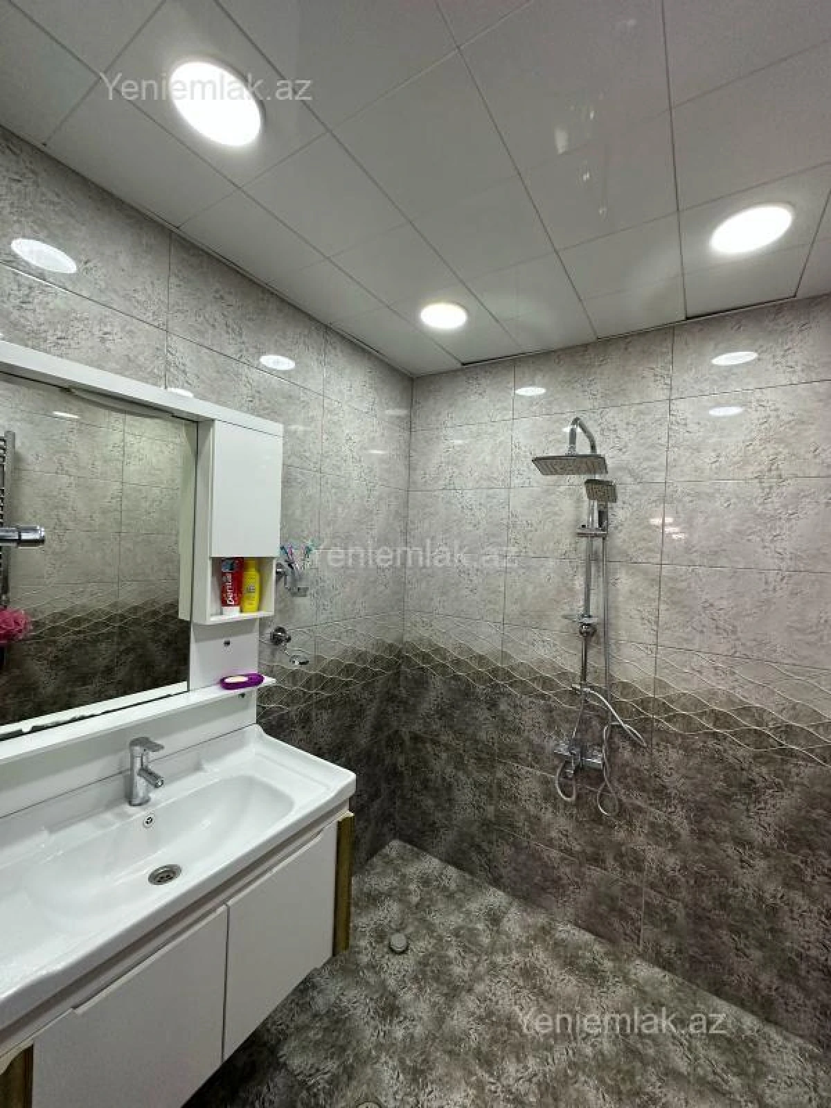 Satılır 3 otaqlı yeni tikili 105 m²