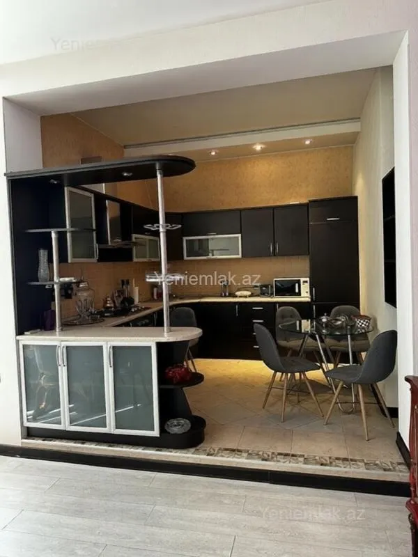 Satılır 3 otaqlı yeni tikili 130 m²