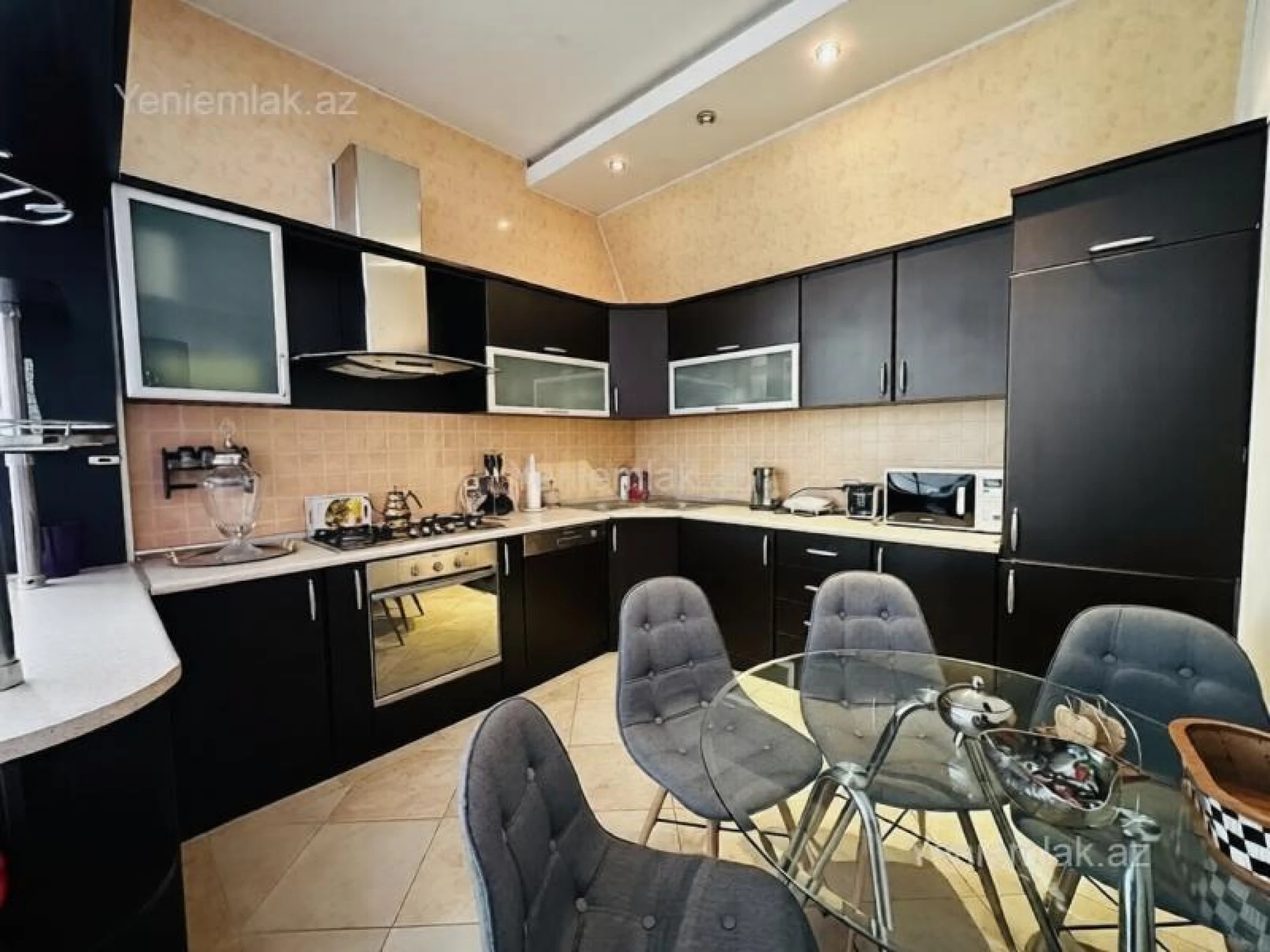 Satılır 3 otaqlı yeni tikili 130 m²