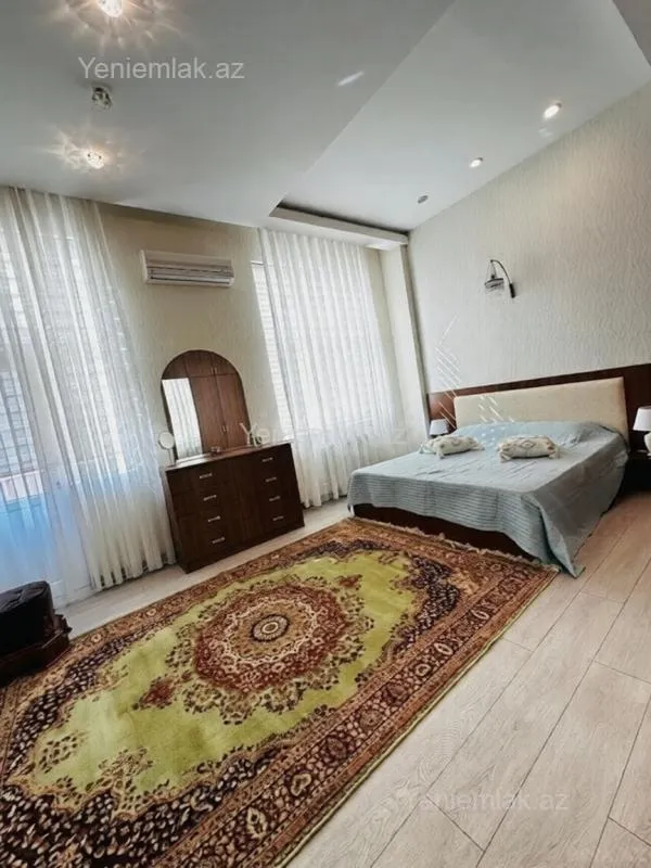Satılır 3 otaqlı yeni tikili 130 m²