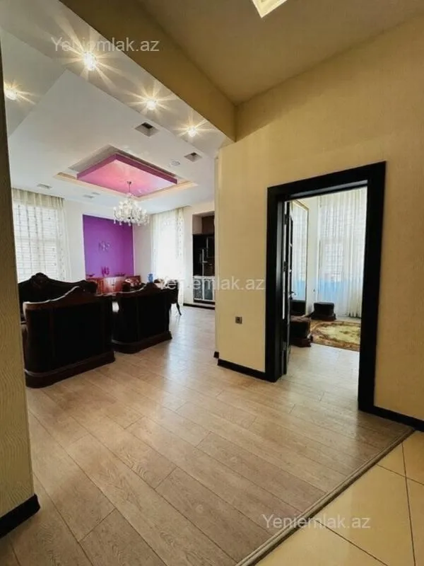 Satılır 3 otaqlı yeni tikili 130 m²