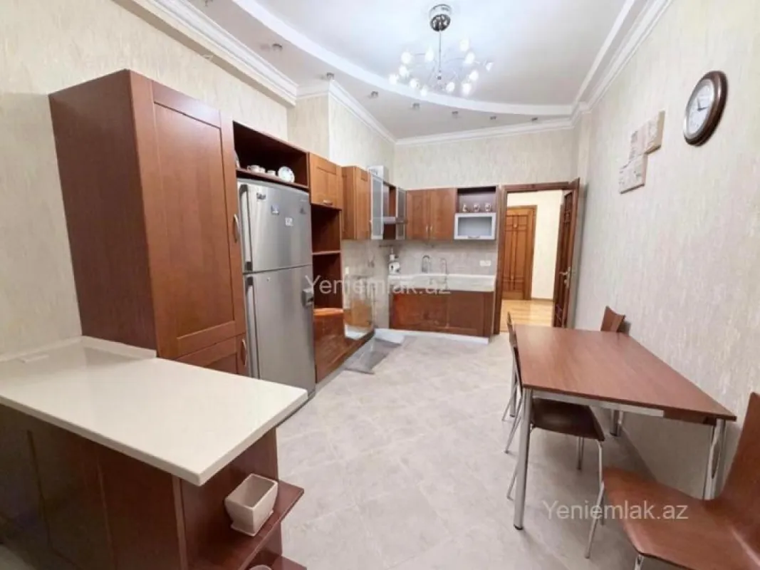 Satılır 3 otaqlı yeni tikili 135 m²