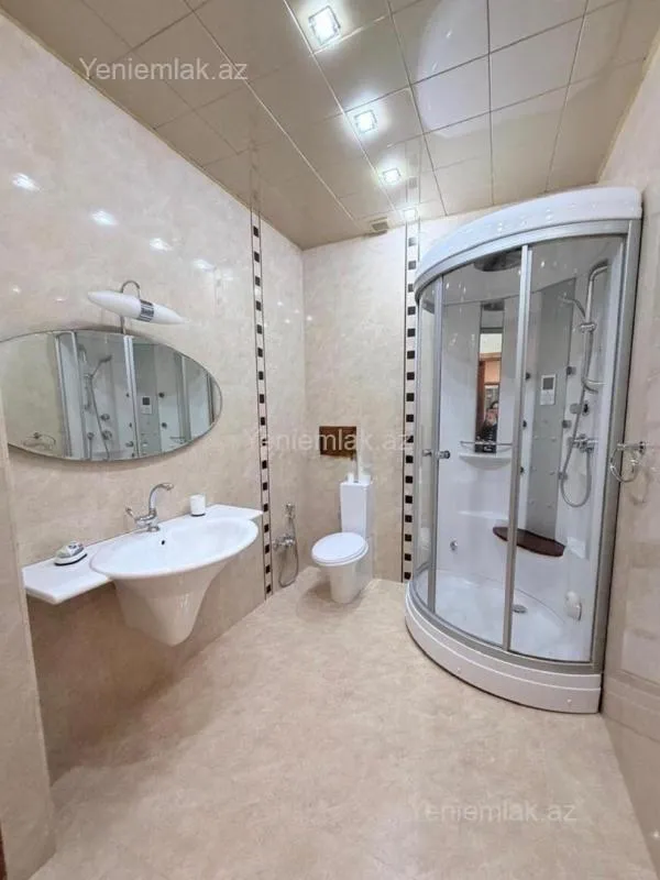 Satılır 3 otaqlı yeni tikili 135 m²