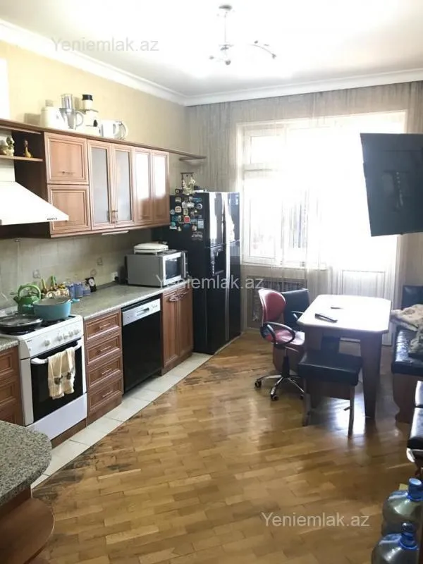 Satılır 3 otaqlı yeni tikili 110 m²