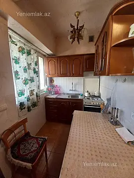 Satılır 3 otaqlı köhnə tikili 70 m²