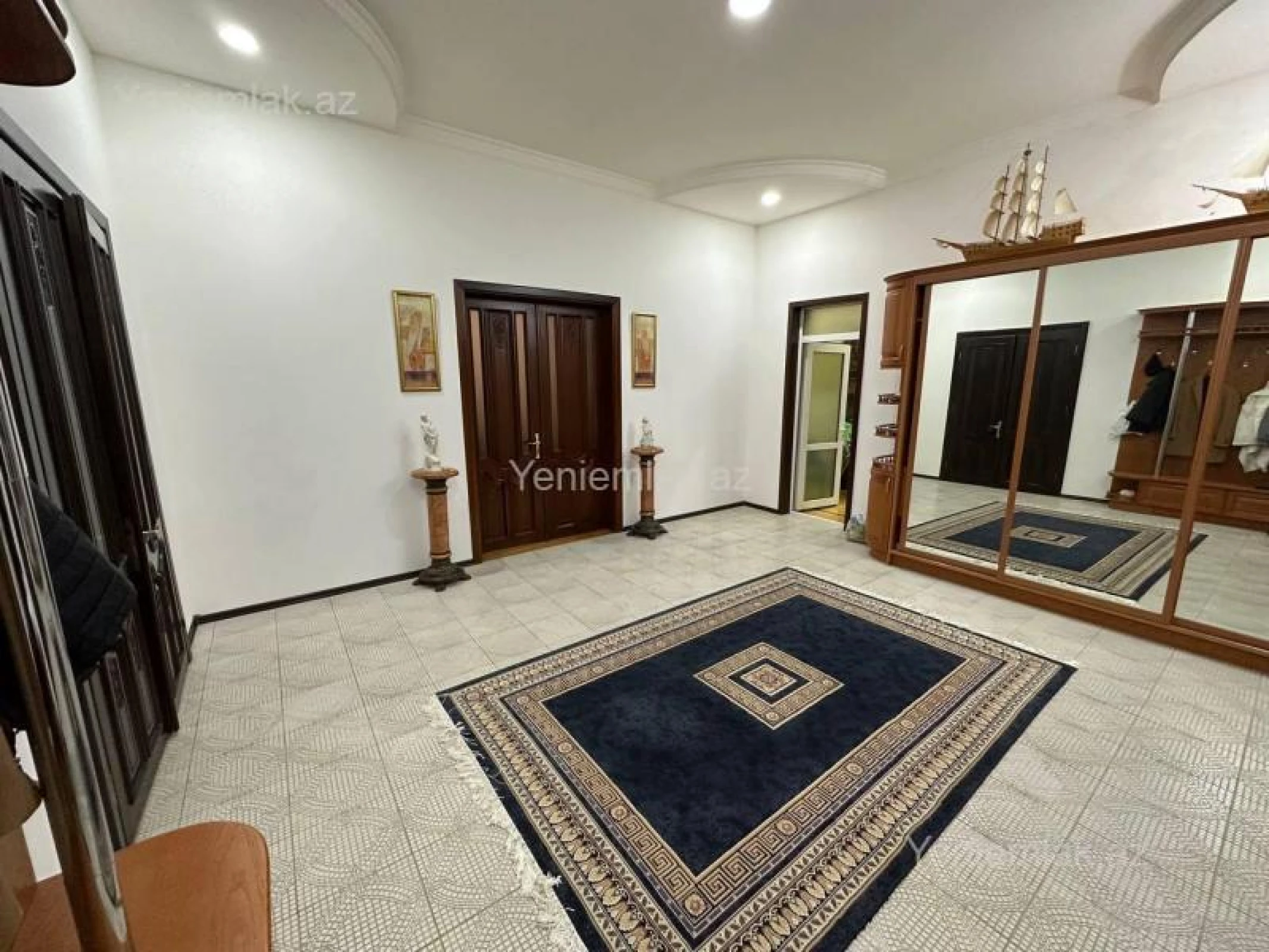 Satılır 10 otaqlı həyət evi 1320 m²