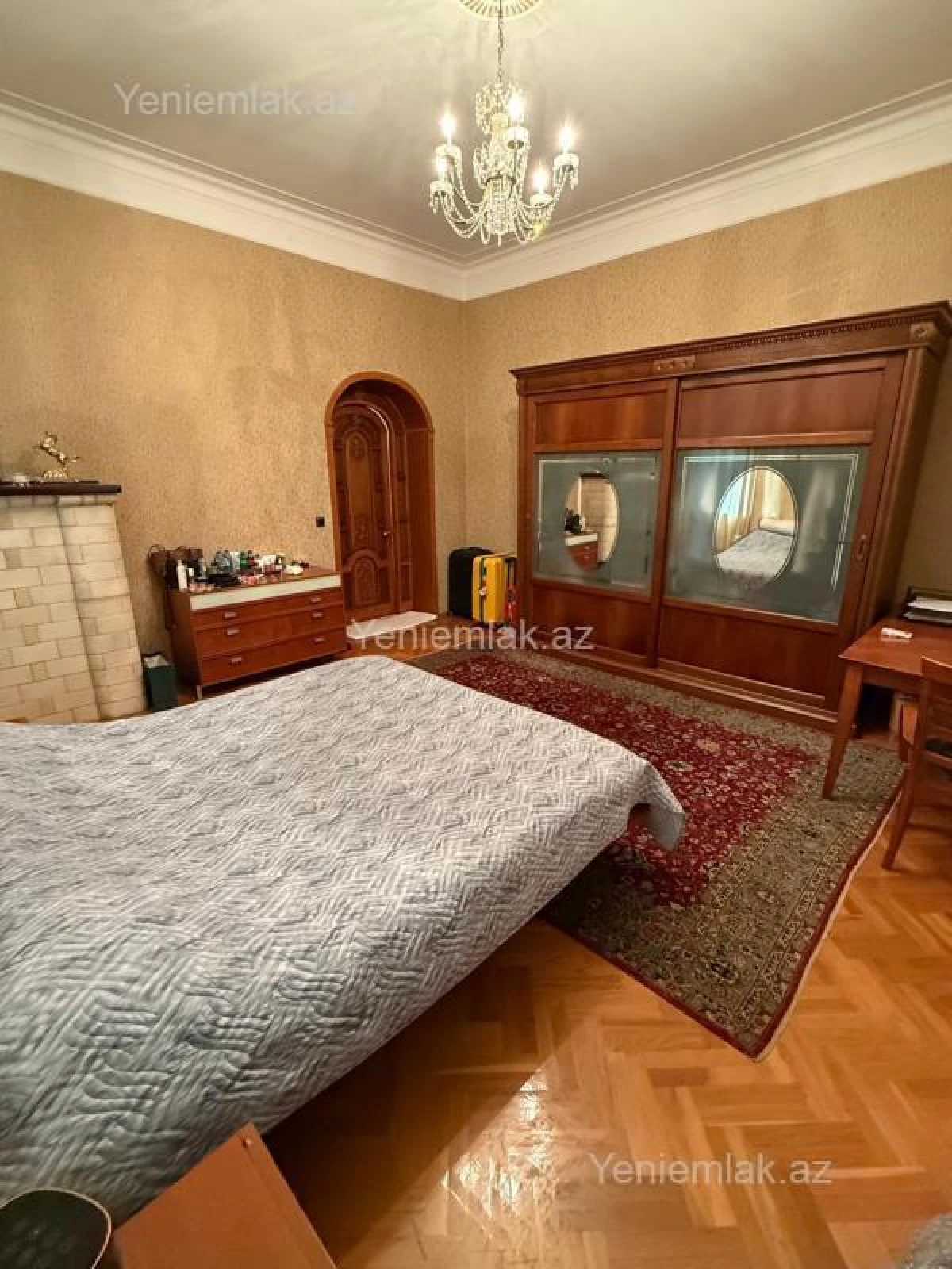 Satılır 10 otaqlı həyət evi 1320 m²