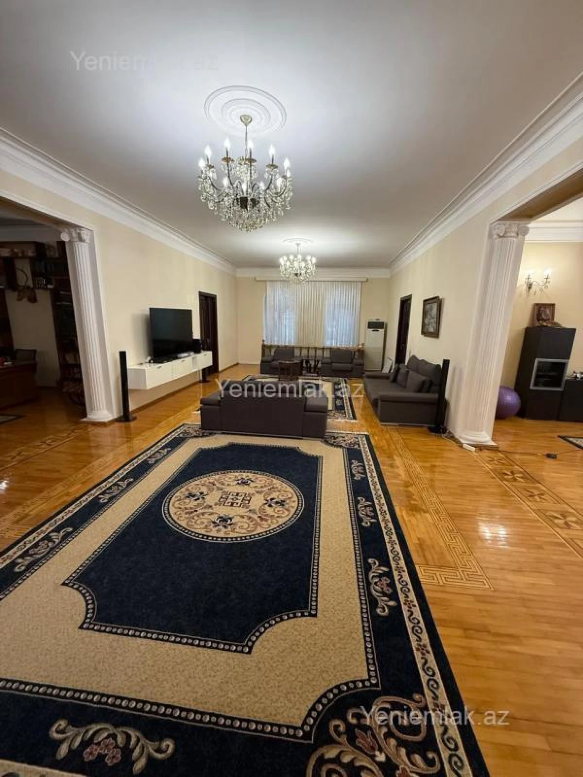 Satılır 10 otaqlı həyət evi 1320 m²