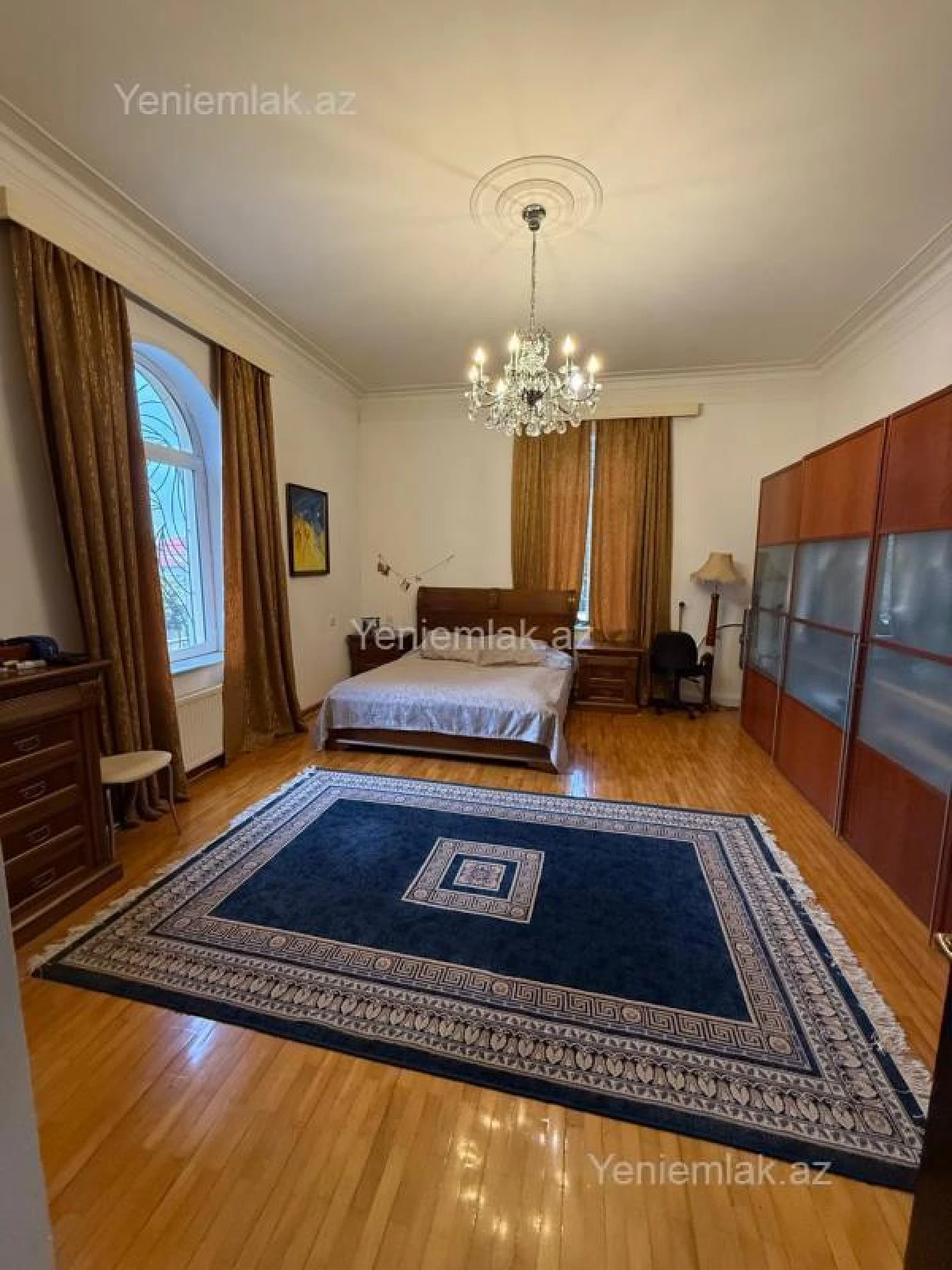 Satılır 10 otaqlı həyət evi 1320 m²