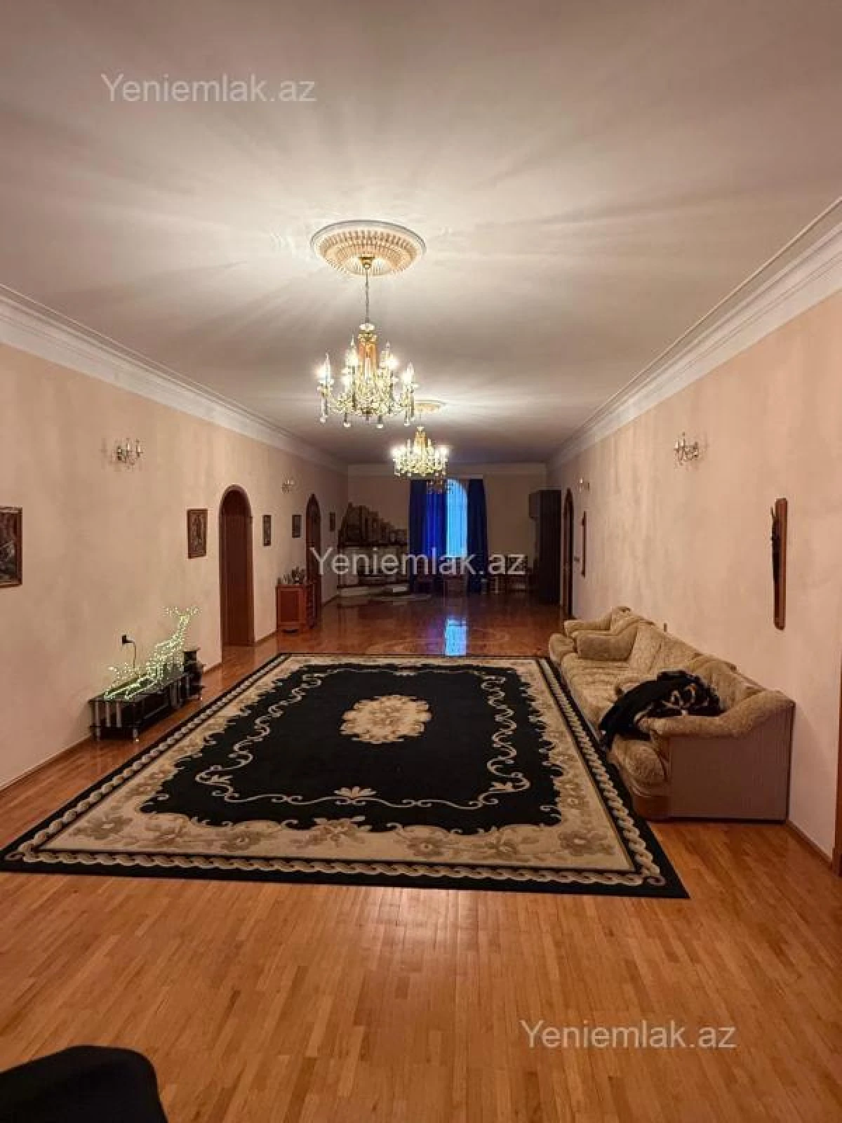 Satılır 10 otaqlı həyət evi 1320 m²