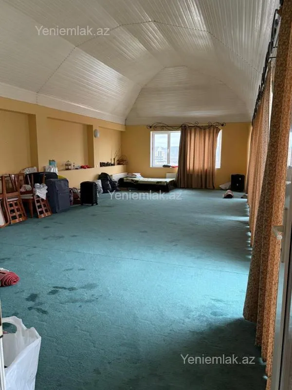 Satılır 10 otaqlı həyət evi 1320 m²