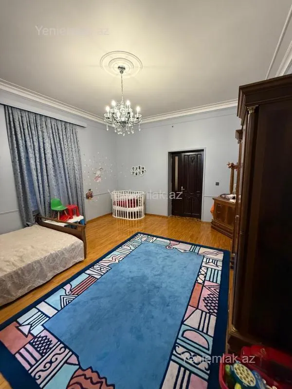 Satılır 10 otaqlı həyət evi 1320 m²
