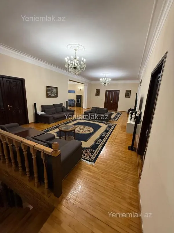 Satılır 10 otaqlı həyət evi 1320 m²