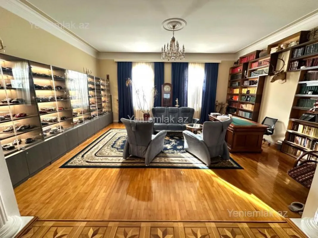 Satılır 10 otaqlı həyət evi 1320 m²
