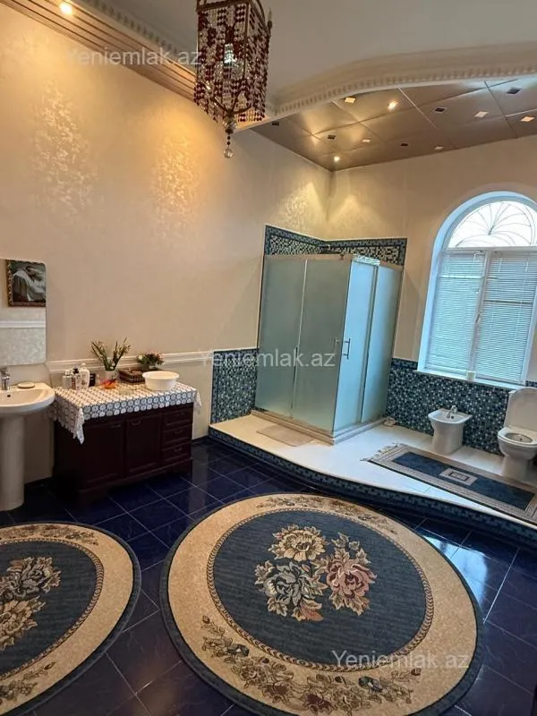 Satılır 10 otaqlı həyət evi 1320 m²