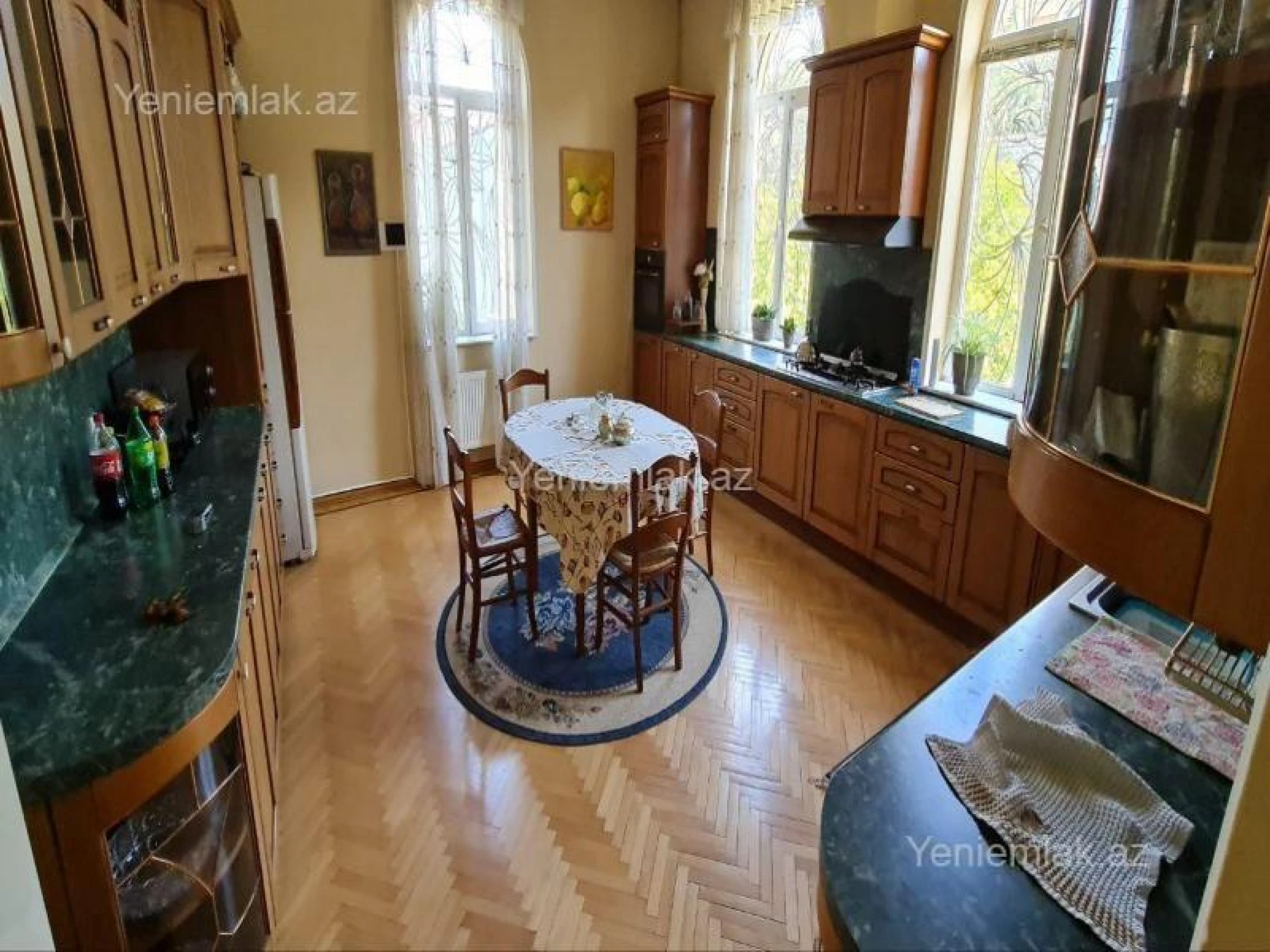 Satılır 10 otaqlı həyət evi 1320 m²