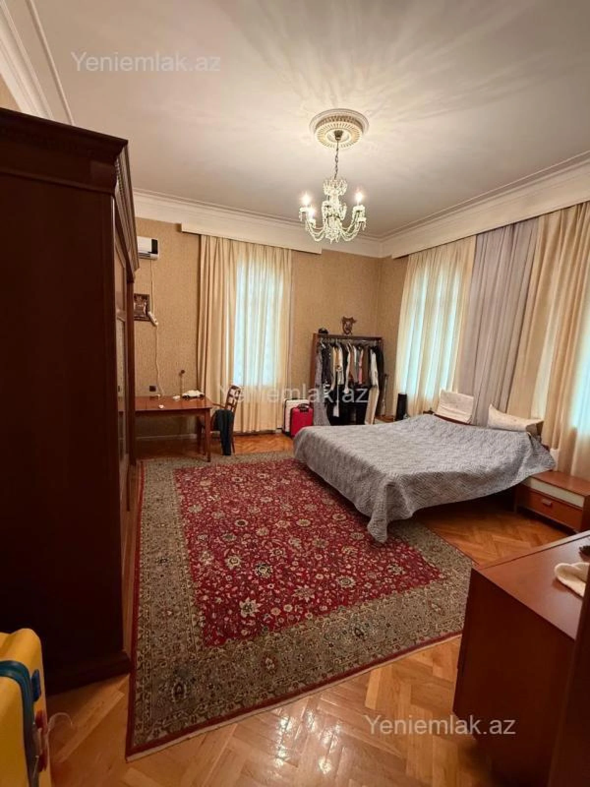 Satılır 10 otaqlı həyət evi 1320 m²