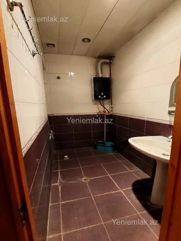 Satılır 2 otaqlı köhnə tikili 65 m²