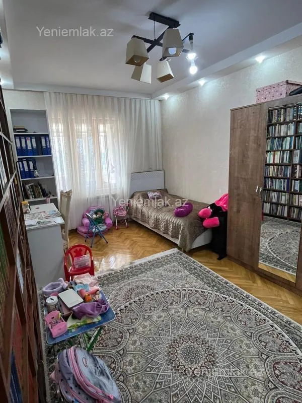 Satılır 4 otaqlı köhnə tikili 110 m²