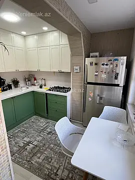 Satılır 4 otaqlı köhnə tikili 110 m²