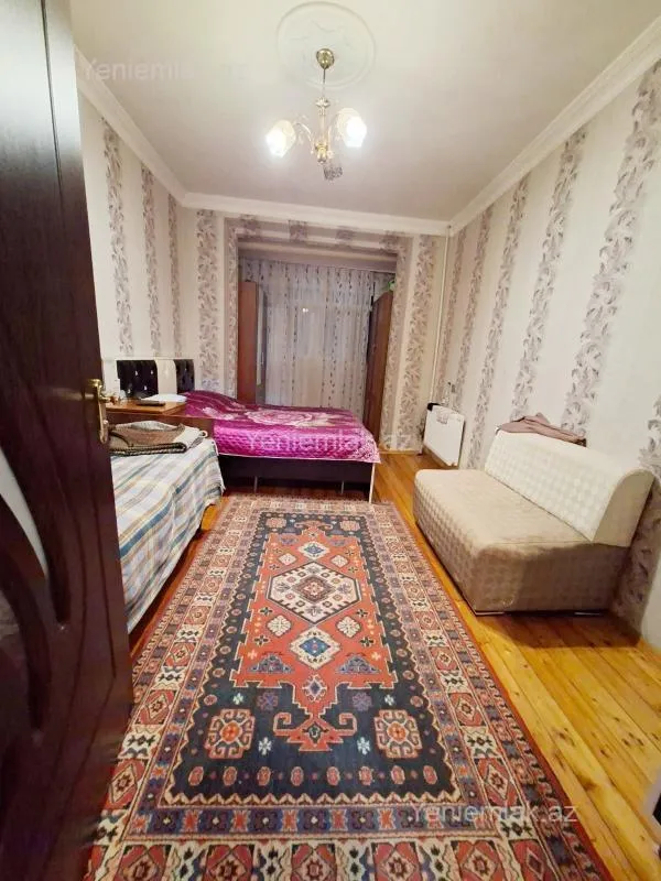 Satılır 3 otaqlı köhnə tikili 80 m²