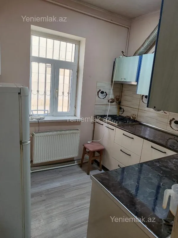 Satılır 1 otaqlı köhnə tikili 40 m²