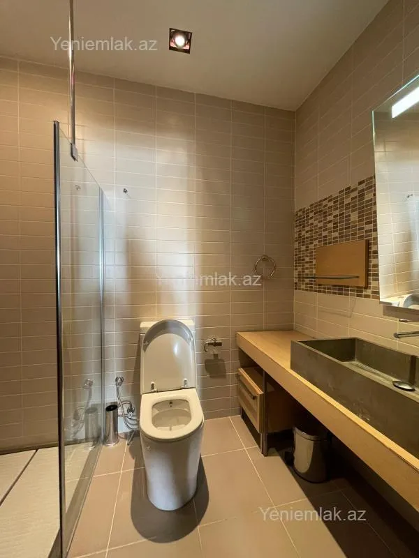 Satılır 7 otaqlı köhnə tikili 368 m²