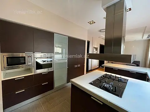 Satılır 7 otaqlı köhnə tikili 368 m²