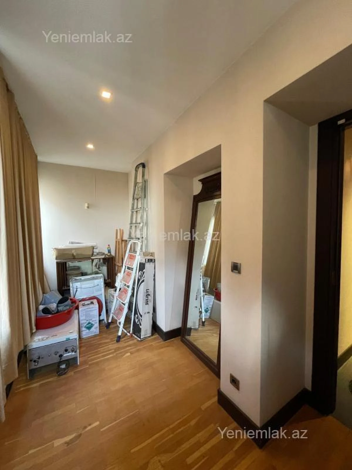 Satılır 7 otaqlı köhnə tikili 368 m²