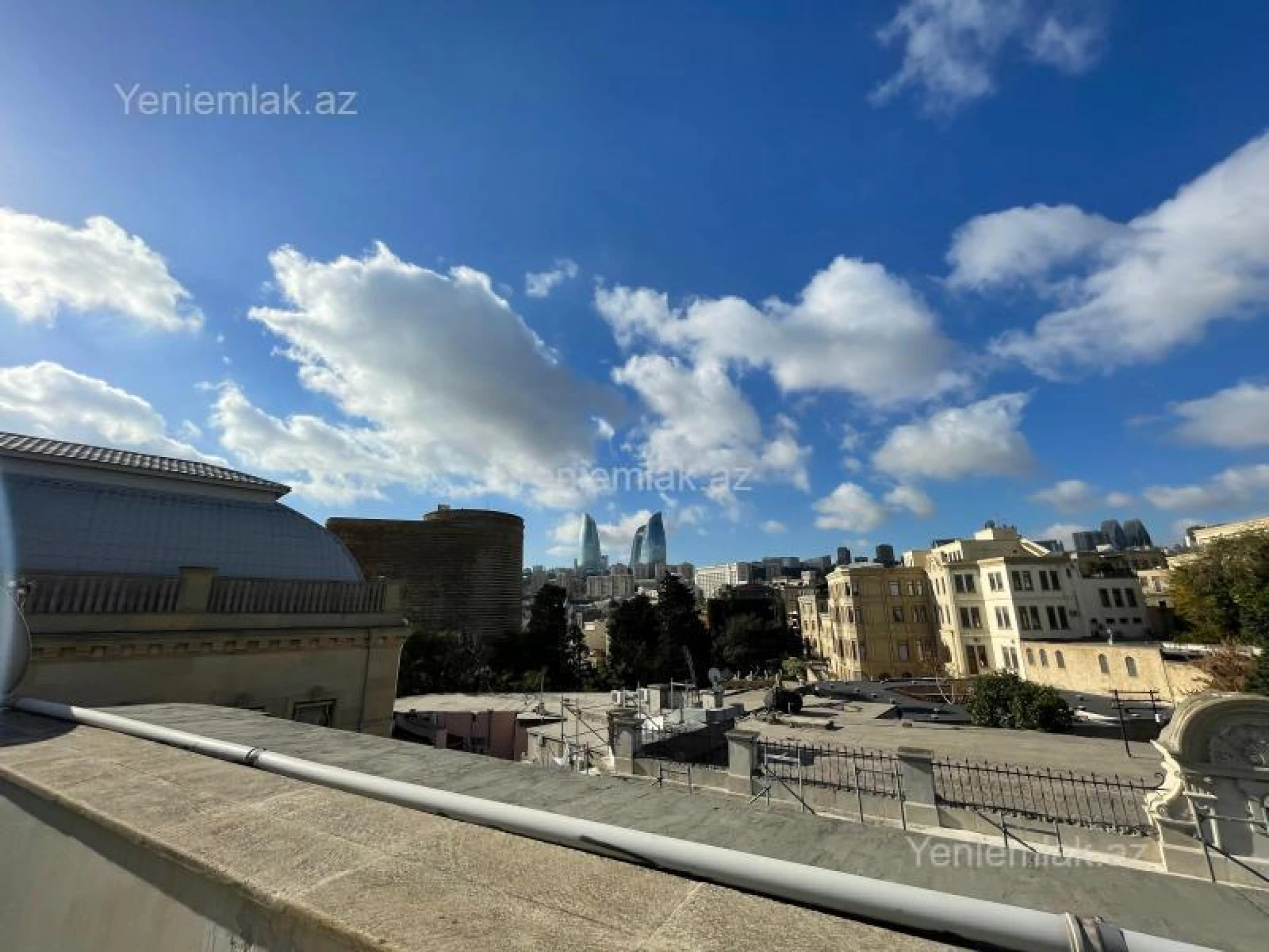 Satılır 7 otaqlı köhnə tikili 368 m²