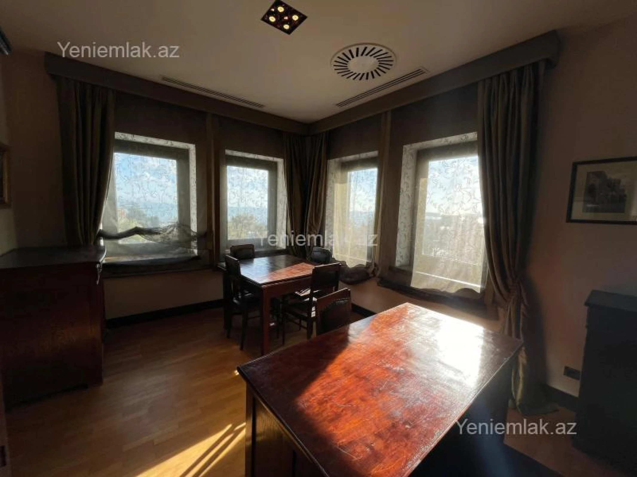 Satılır 7 otaqlı köhnə tikili 368 m²