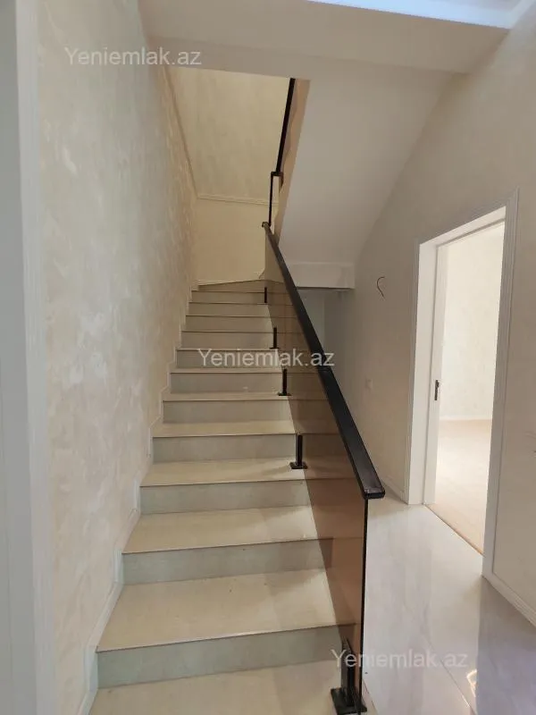 Satılır 6 otaqlı həyət evi 200 m²