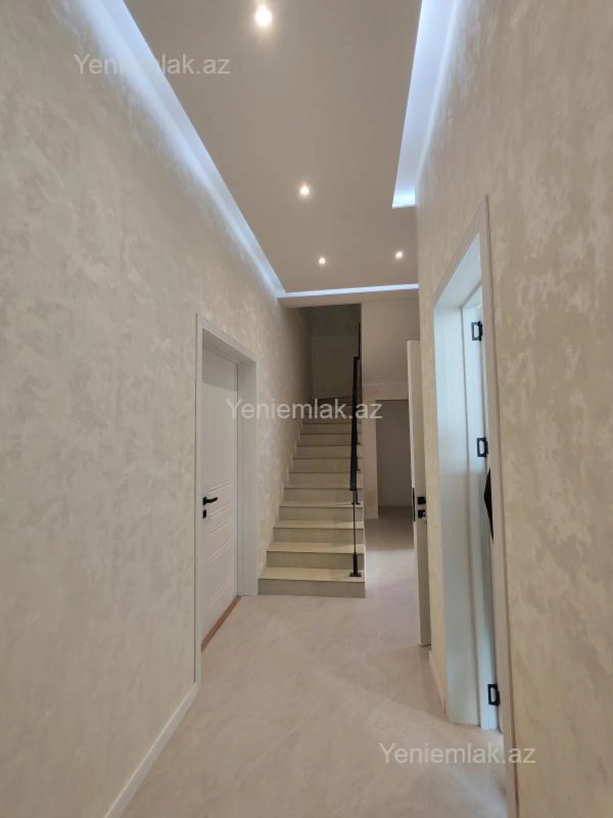 Satılır 6 otaqlı həyət evi 200 m²