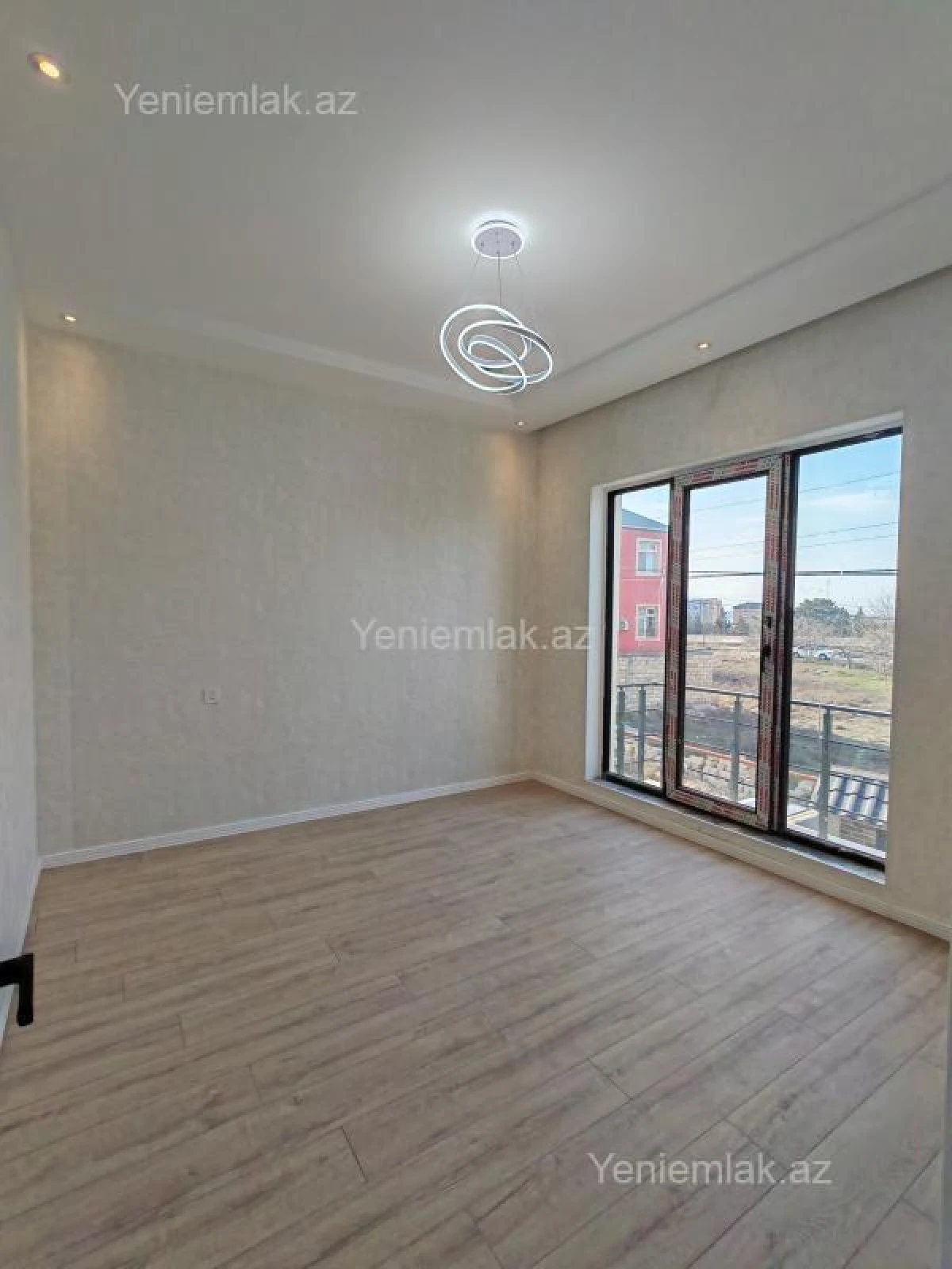 Satılır 6 otaqlı həyət evi 200 m²