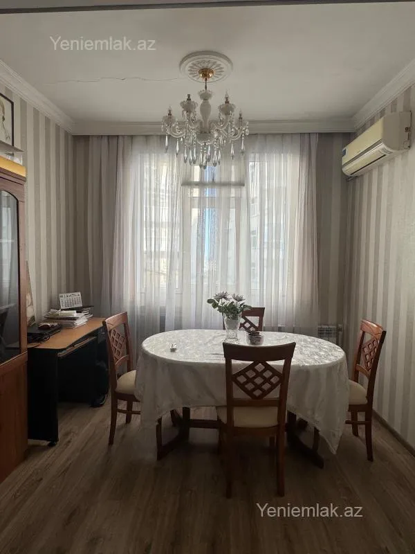 Satılır 2 otaqlı köhnə tikili 65 m²