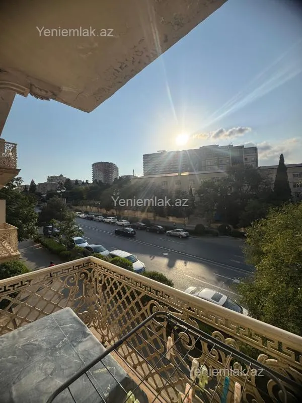 Satılır 2 otaqlı köhnə tikili 65 m²