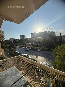 Satılır 2 otaqlı köhnə tikili 65 m²