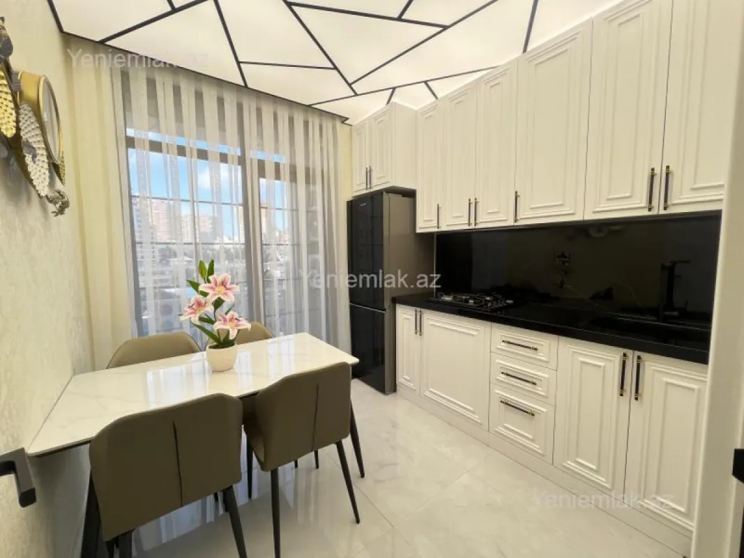 Satılır 3 otaqlı yeni tikili 100 m²