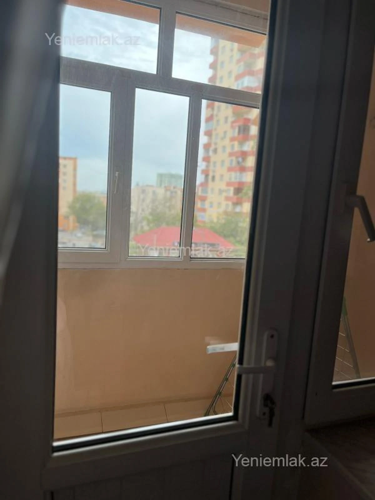 Satılır 2 otaqlı köhnə tikili 60 m²