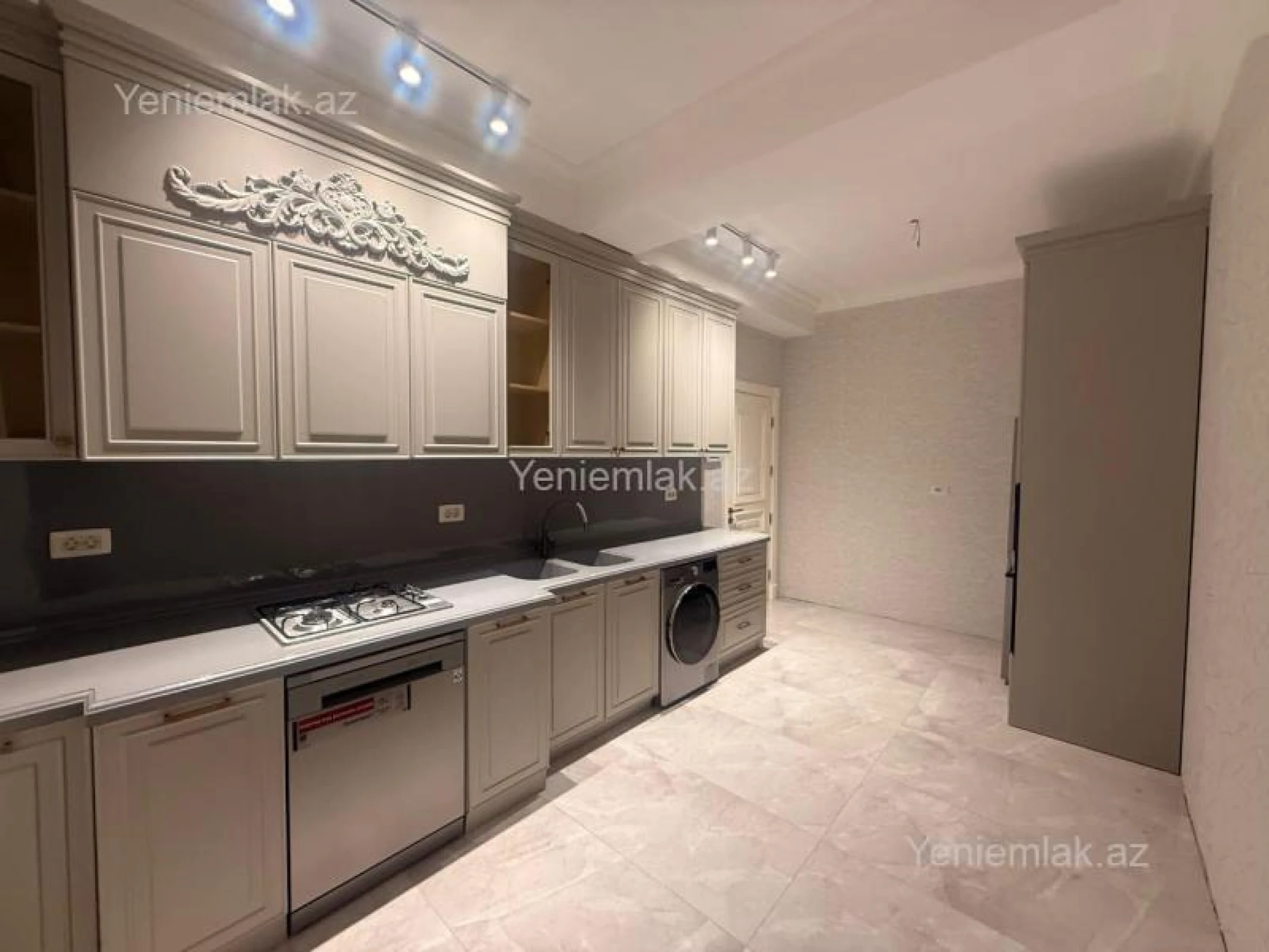Satılır 4 otaqlı yeni tikili 142 m²