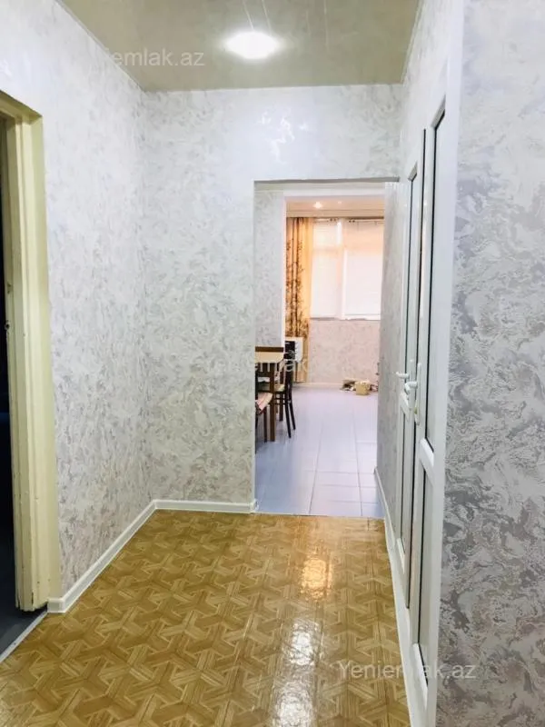 Satılır 4 otaqlı köhnə tikili 100 m²