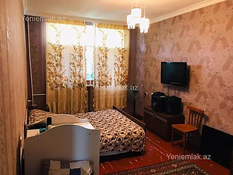 Satılır 4 otaqlı köhnə tikili 100 m²